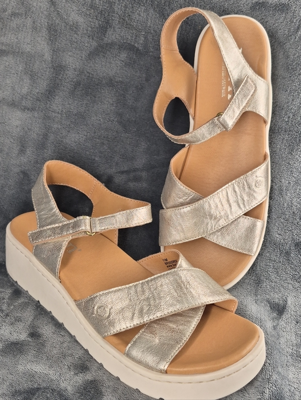 Born Wedge Sandal Ankle Strap Lesther Gold Tone Metalic Size 11 M BR0059930